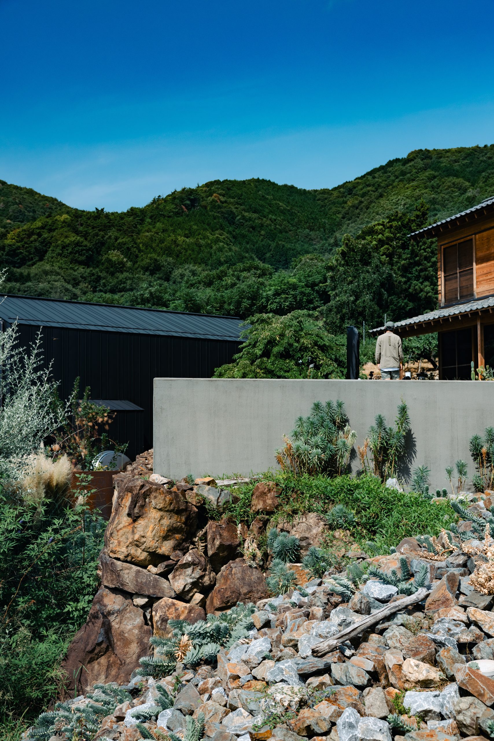 NOT A HOTEL、SANUなどのランドスケープデザインを手掛ける造園家、天野 慶(Kei Amano)にとっての“こだわり”を深掘り | YardWorks/ヤードワークス