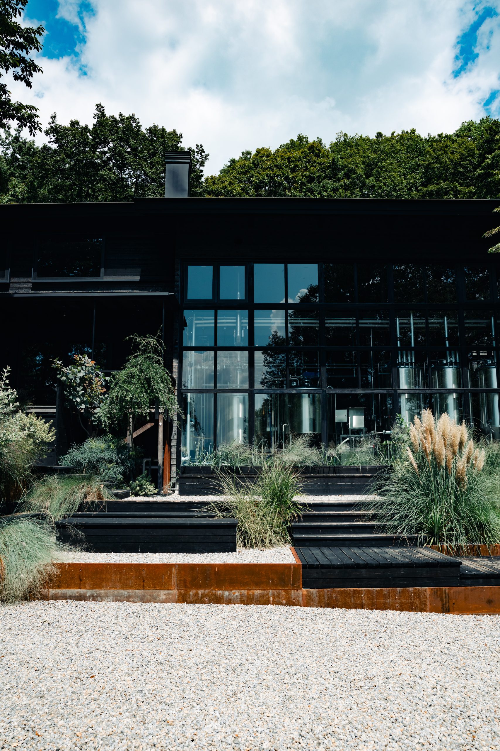 NOT A HOTEL、SANUなどのランドスケープデザインを手掛ける造園家、天野 慶(Kei Amano)にとっての“こだわり”を深掘り | YardWorks/ヤードワークス