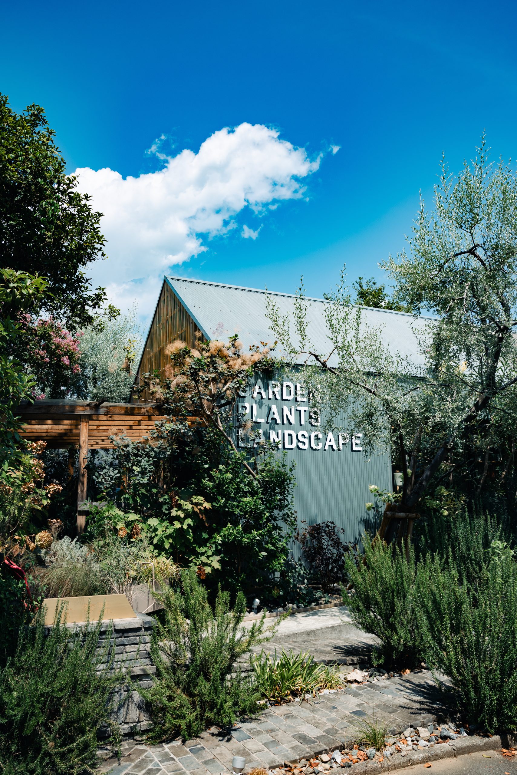 NOT A HOTEL、SANUなどのランドスケープデザインを手掛ける造園家、天野 慶(Kei Amano)にとっての“こだわり”を深掘り | YardWorks/ヤードワークス